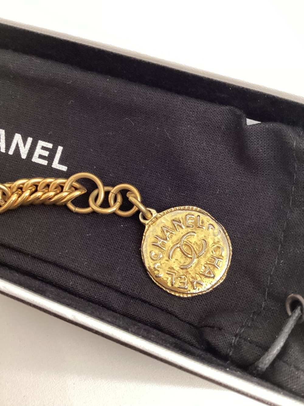 Pre Owned CHANEL Gold- Plated Chain Curb Link Bracelet with Coin Charm - Picture 5 of 7